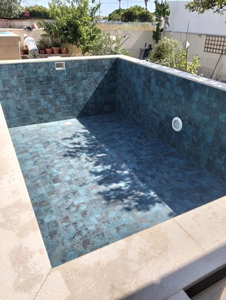 Piscinas em blocos estrutural e betão armado