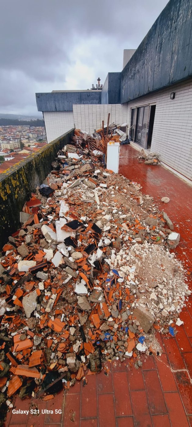 Faço cargas de entulho Madeira Pladur Verdes Plásticos Papelão Transportes etc..